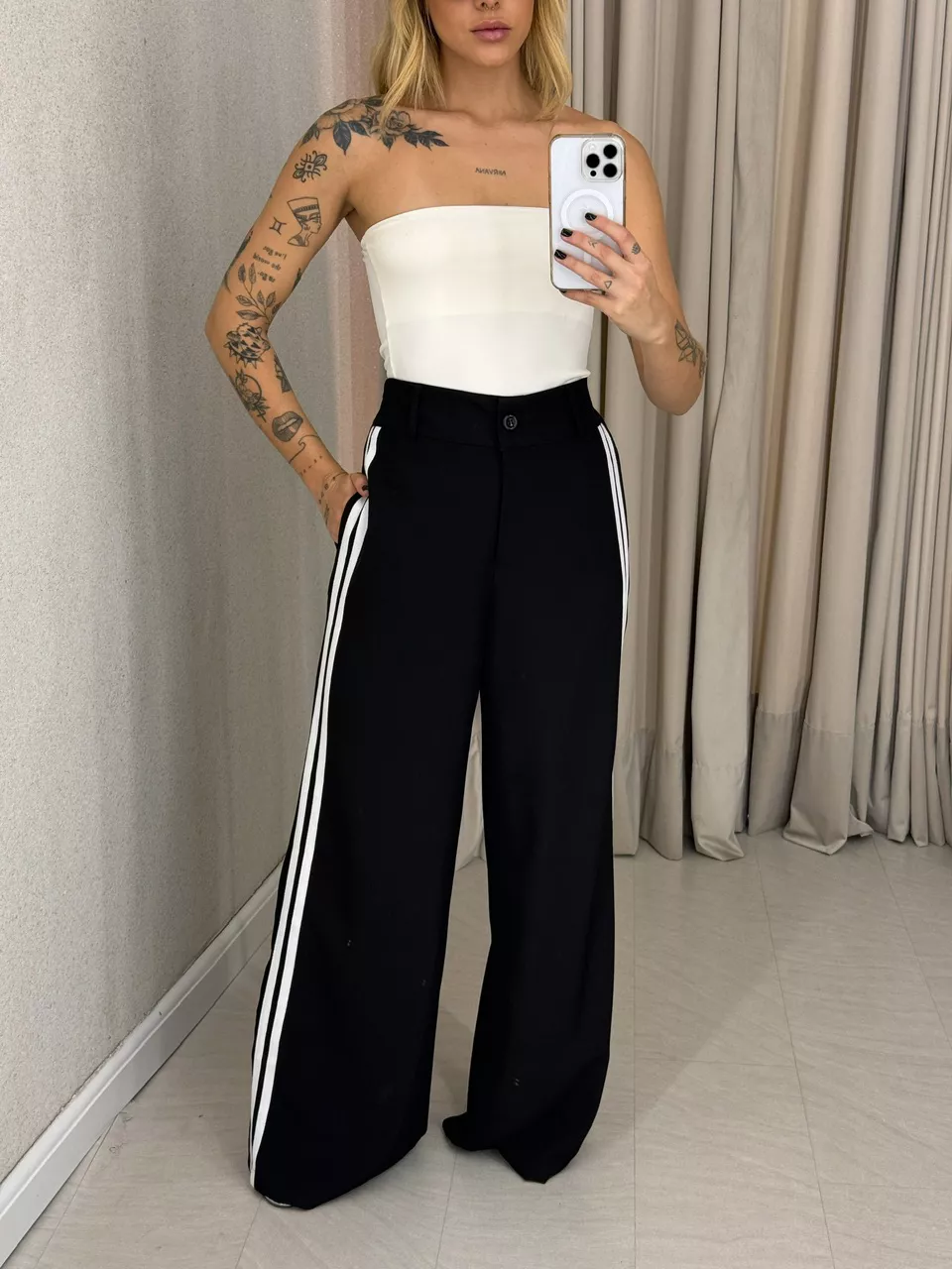 CALÇA KATHERINE LISTRAS PRETA
