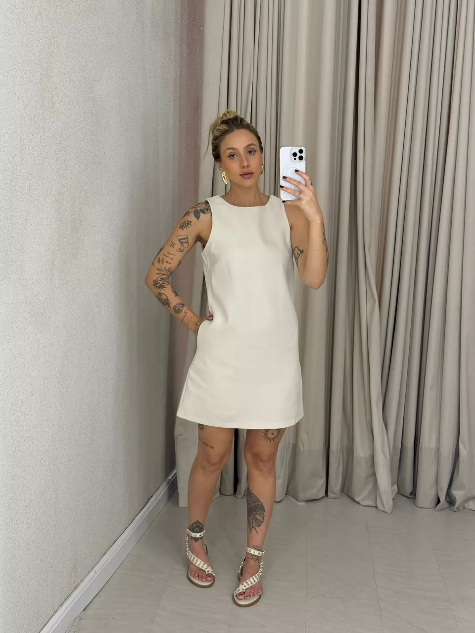 VESTIDO AGATHA CURTO CAVADO Areia - 0063260110 - CAROLLA FERRARO