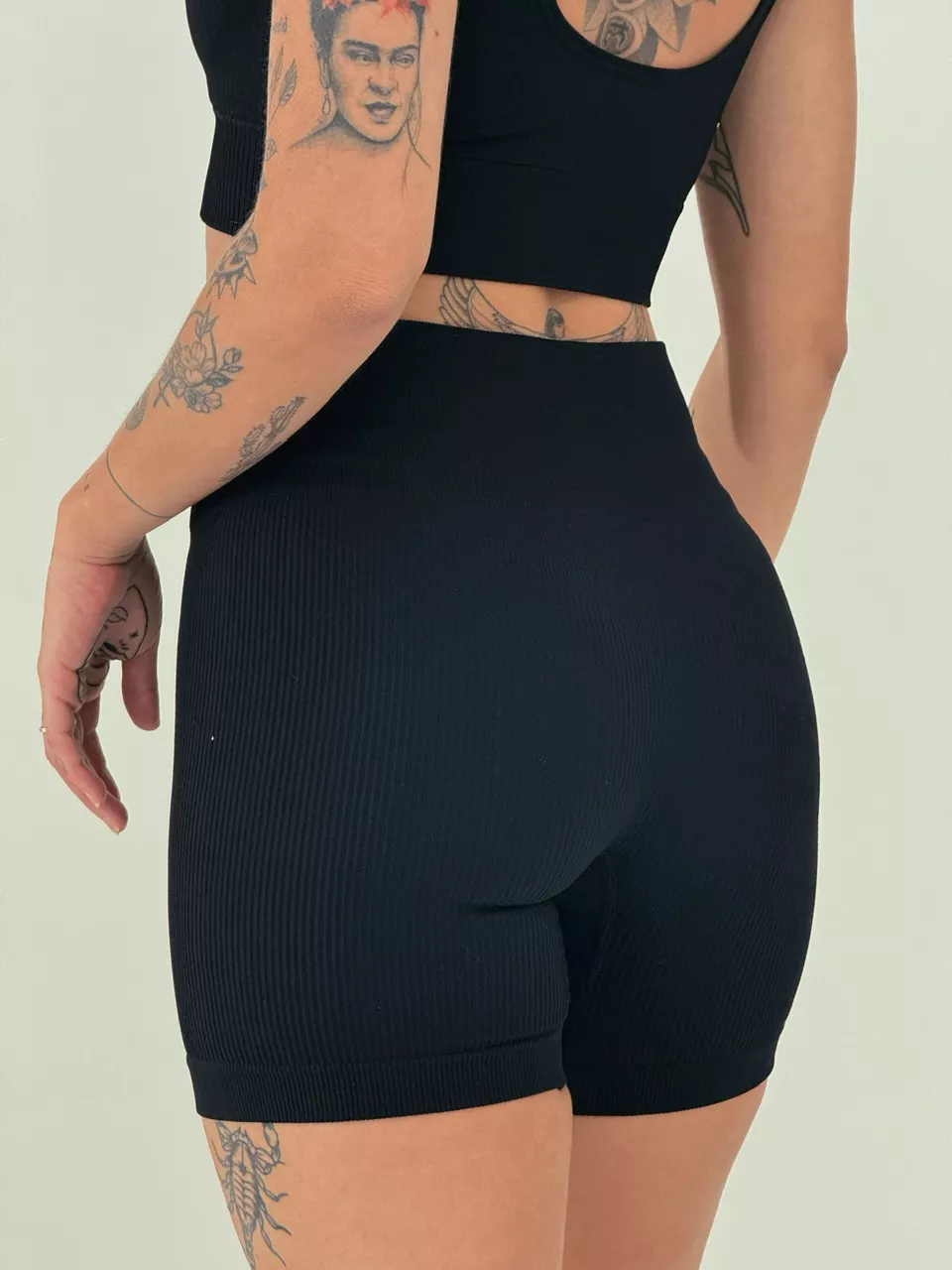 SHORT FITNESS CÓS ALTO PRETO