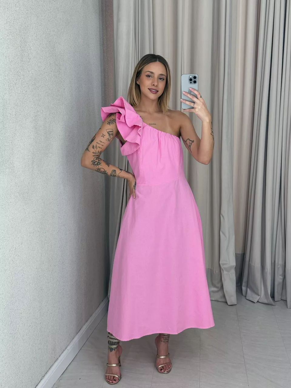 VESTIDO NULA MANGA BABADO ROSA - 0057140031 - CAROLLA FERRARO
