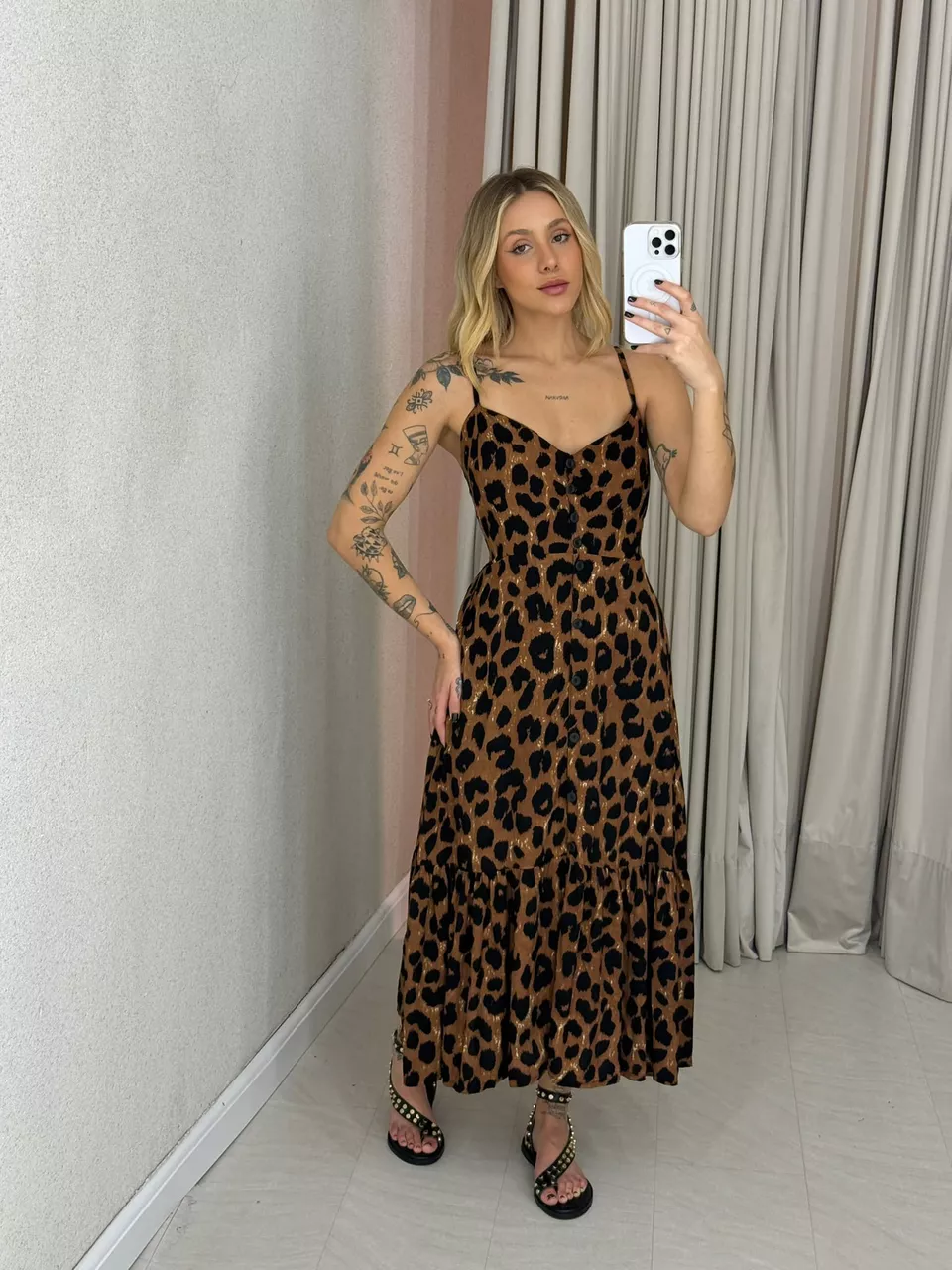 VESTIDO AMANDA ALÇA BOTÕES Onça Escuro - 006331004... - CAROLLA FERRARO