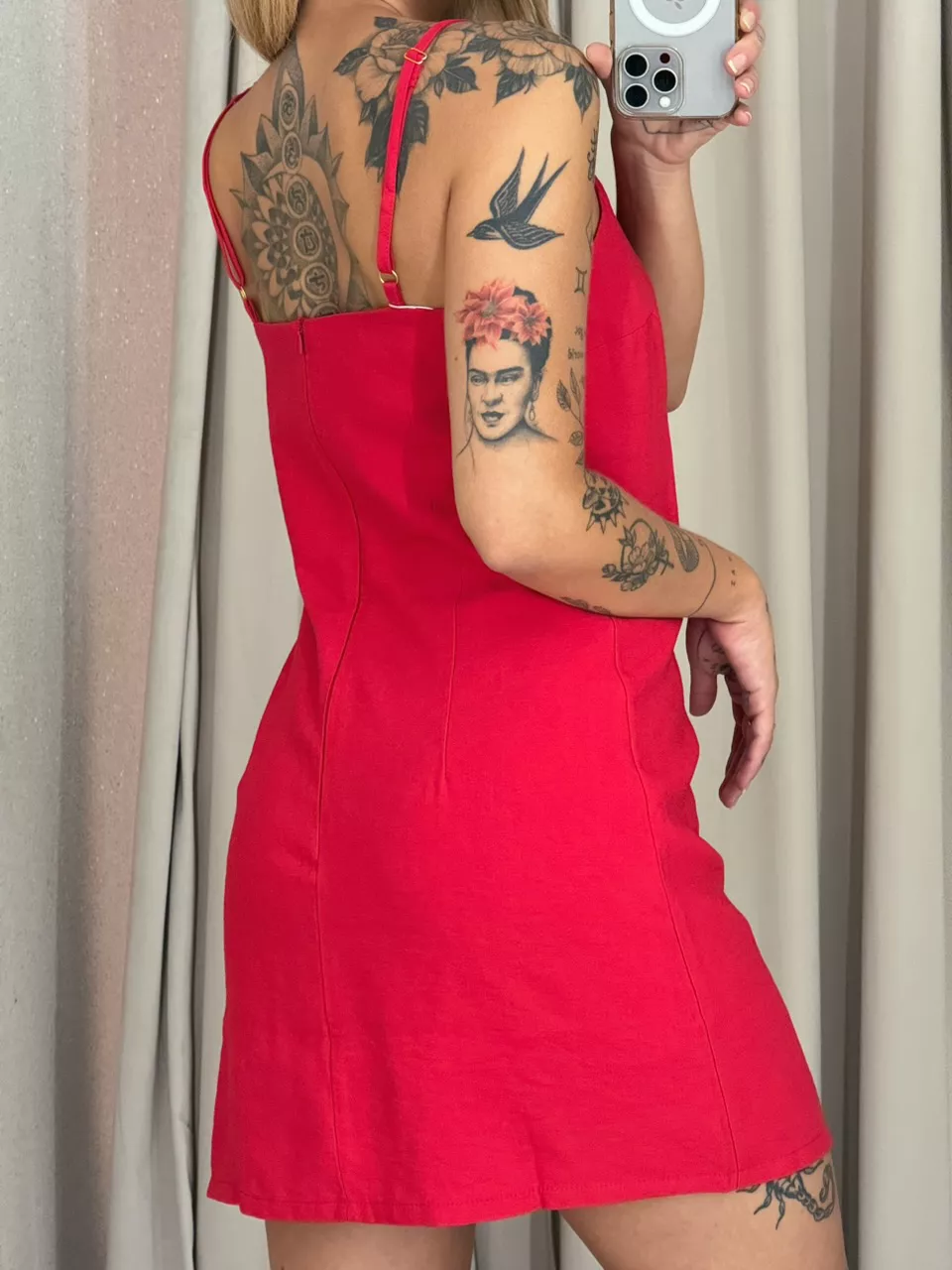 VESTIDO LEONORA CURTO VERMELHO