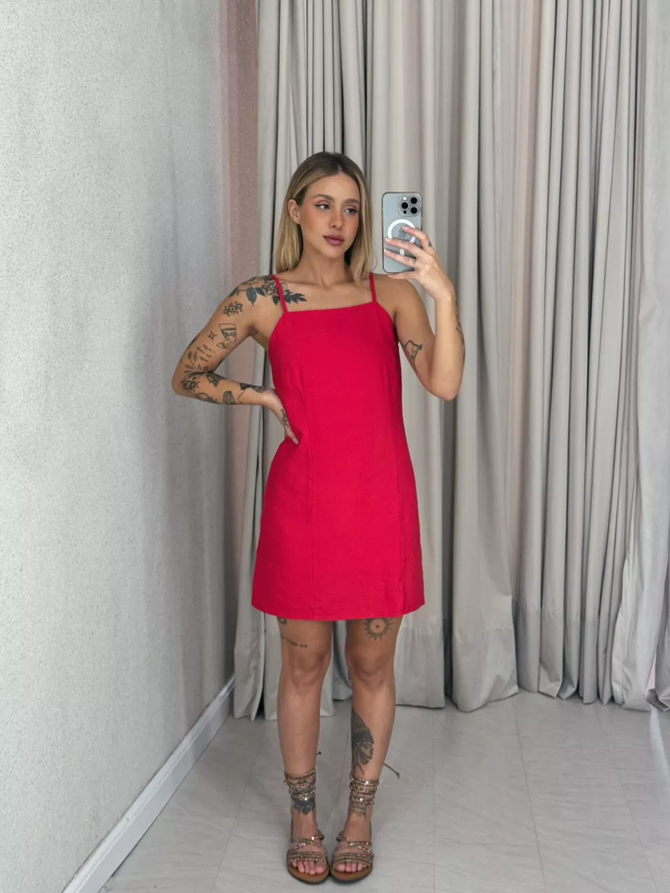 VESTIDO LEONORA CURTO VERMELHO