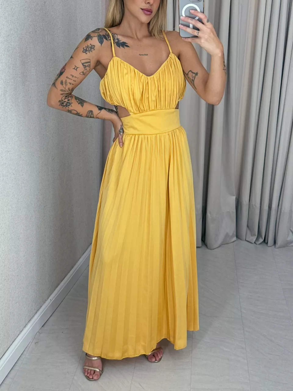 VESTIDO ZARA PLISSADO MOSTARDA
