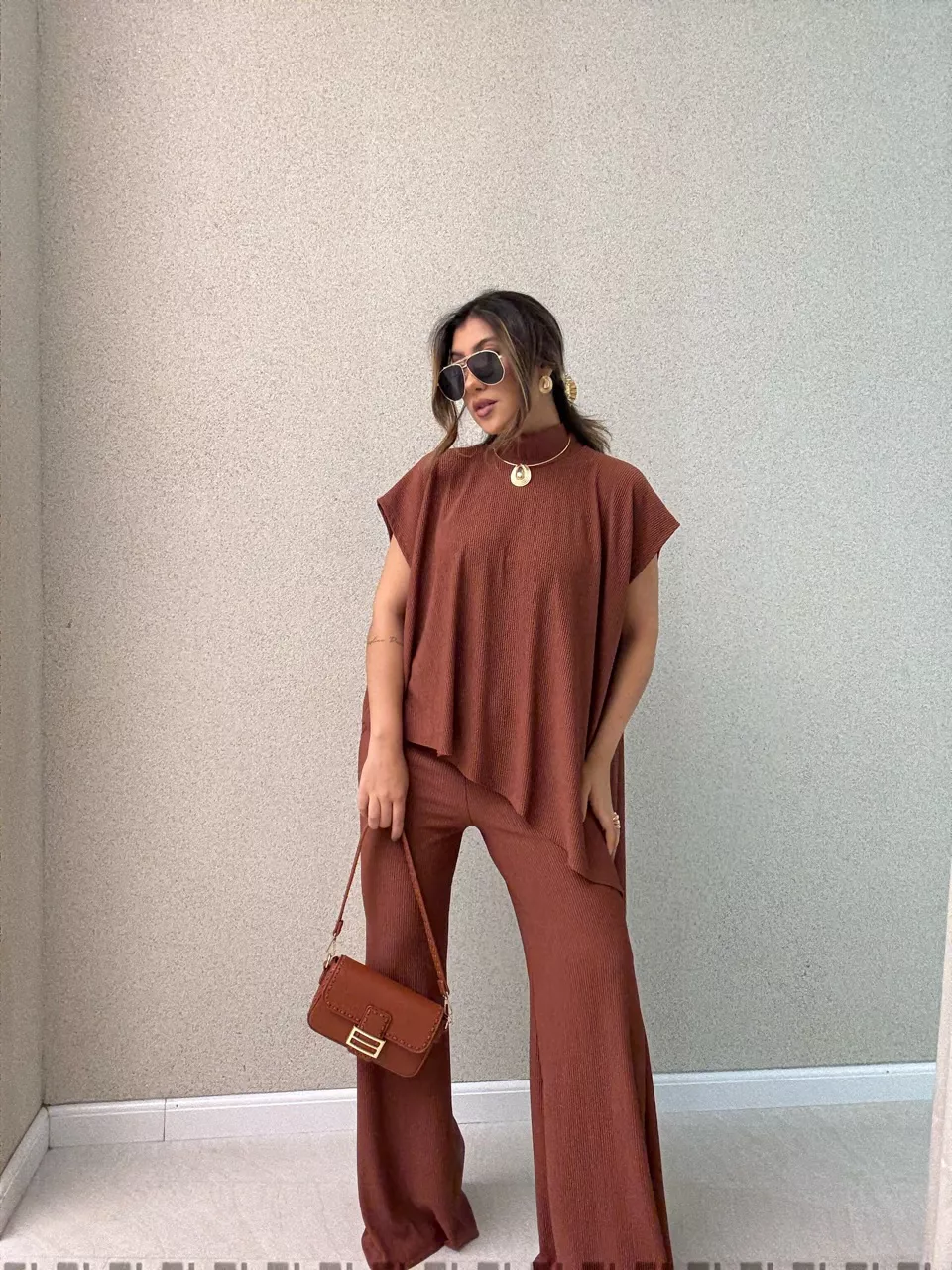 CONJUNTO MARIA JULIA BLUSA ASSIMÉTRICA MARROM - 00... - CAROLLA FERRARO