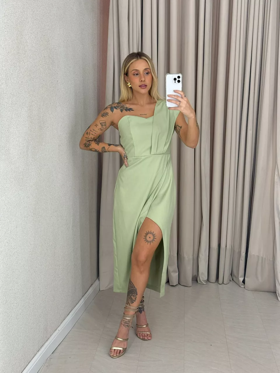 VESTIDO MICHELE NULA MANGA PISTACHE - 0061970145 - CAROLLA FERRARO