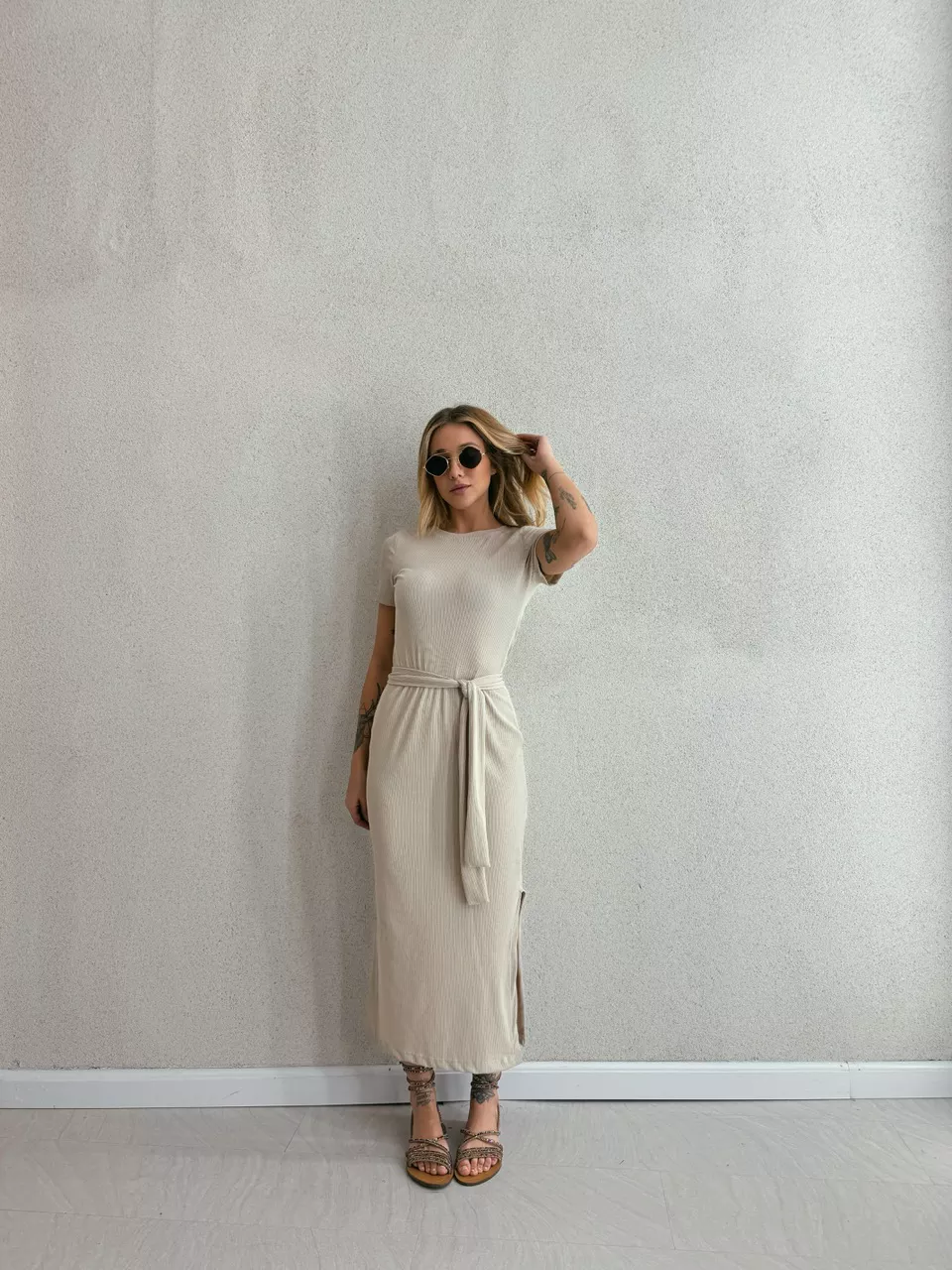 VESTIDO LUCIANA CANELADO AREIA - 0054110110 - CAROLLA FERRARO