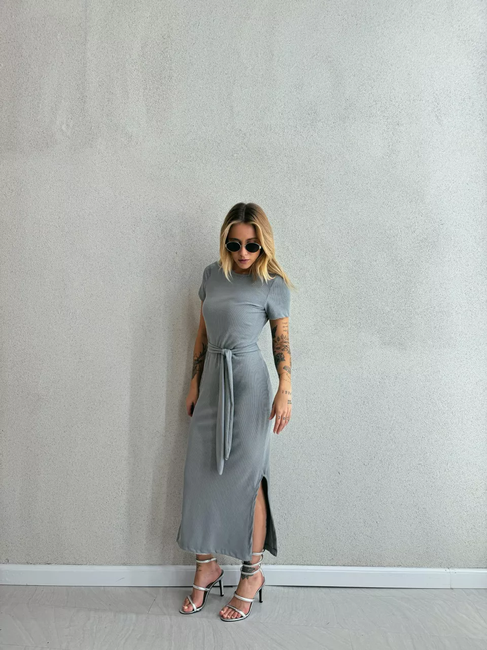 VESTIDO LUCIANA CANELADO CINZA - 0054110091 - CAROLLA FERRARO