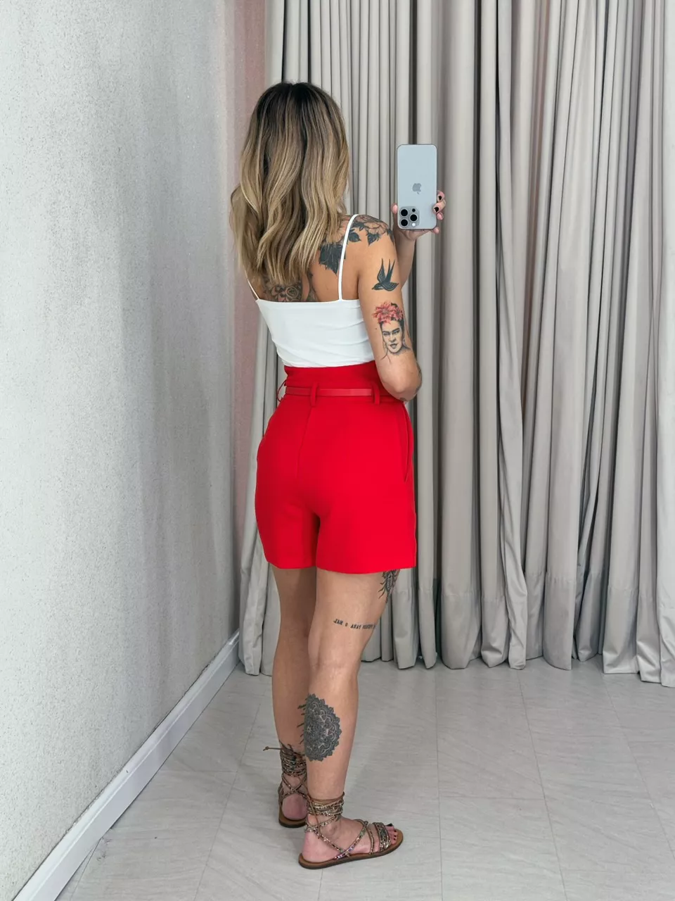 SHORT LAURA Cinto vermelho