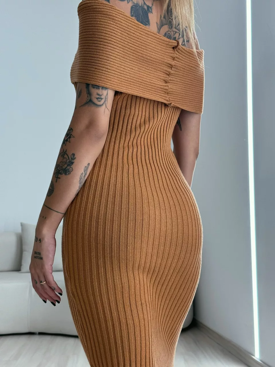 VESTIDO GOLA VIRADA CARAMELO