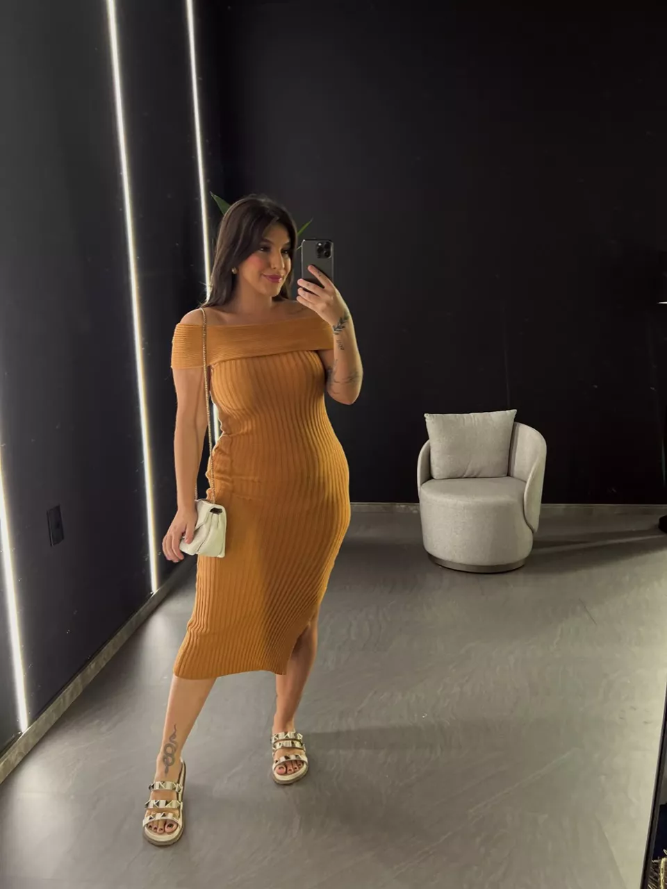 VESTIDO GOLA VIRADA CARAMELO