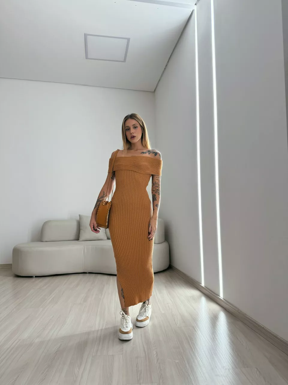 VESTIDO GOLA VIRADA CARAMELO