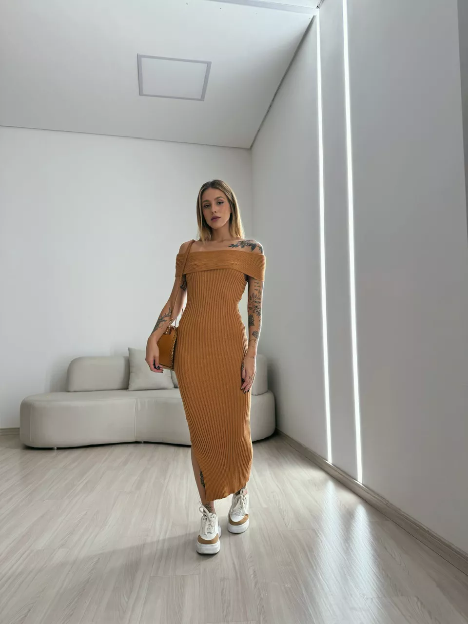 VESTIDO GOLA VIRADA CARAMELO