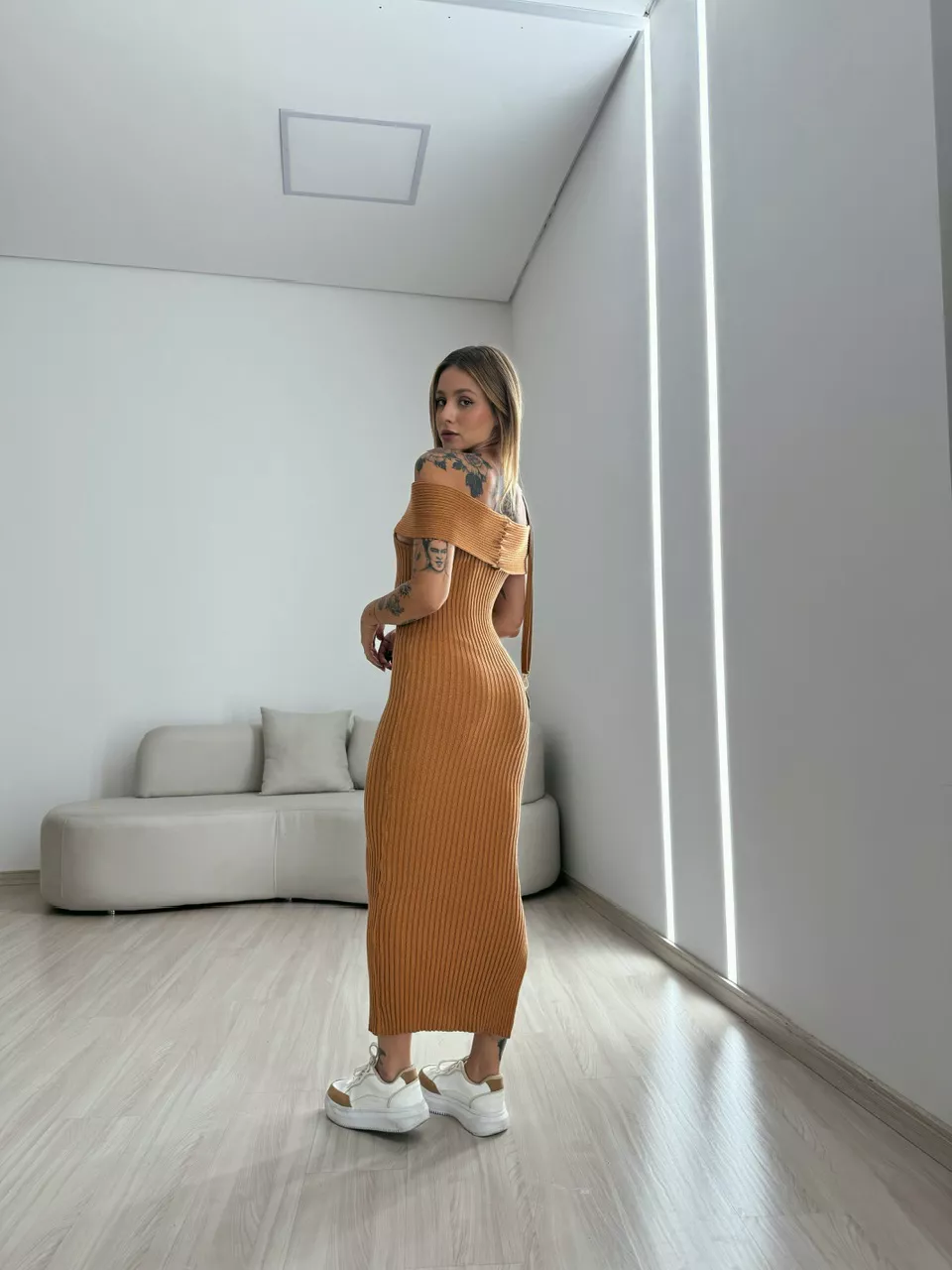 VESTIDO GOLA VIRADA CARAMELO
