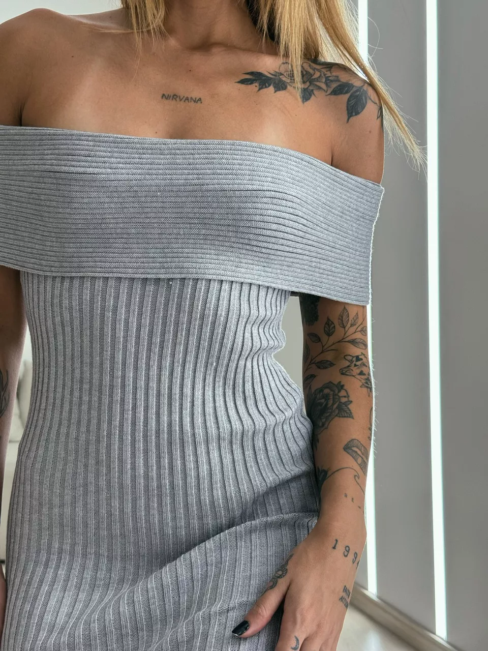 VESTIDO GOLA VIRADA CINZA
