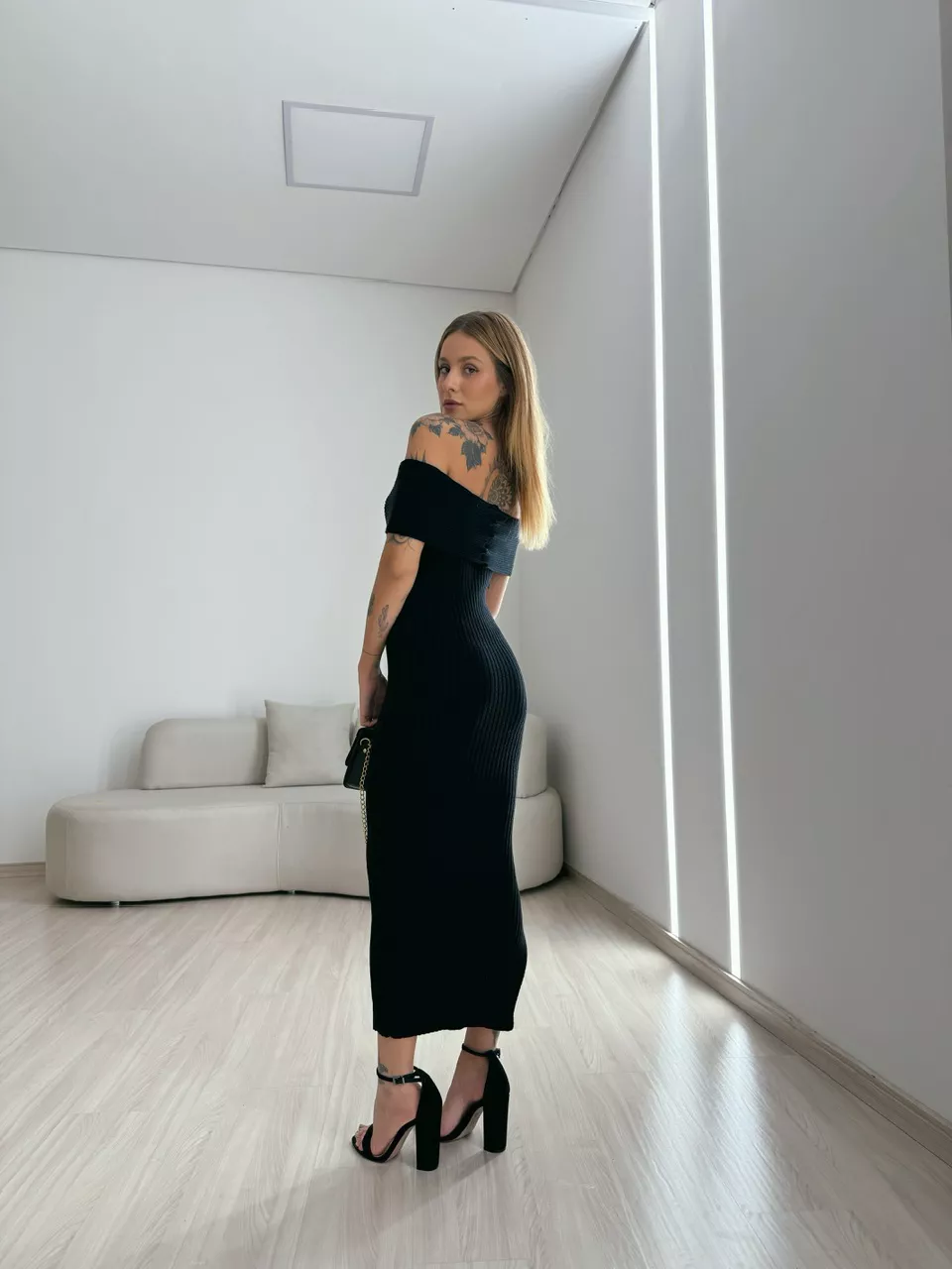 VESTIDO GOLA VIRADA PRETO
