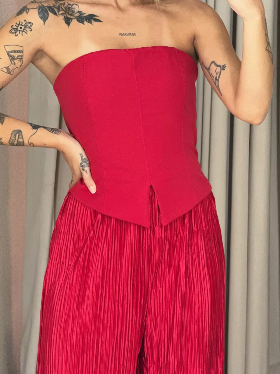MACACÃO FERNANDA PLISSADO VERMELHO
