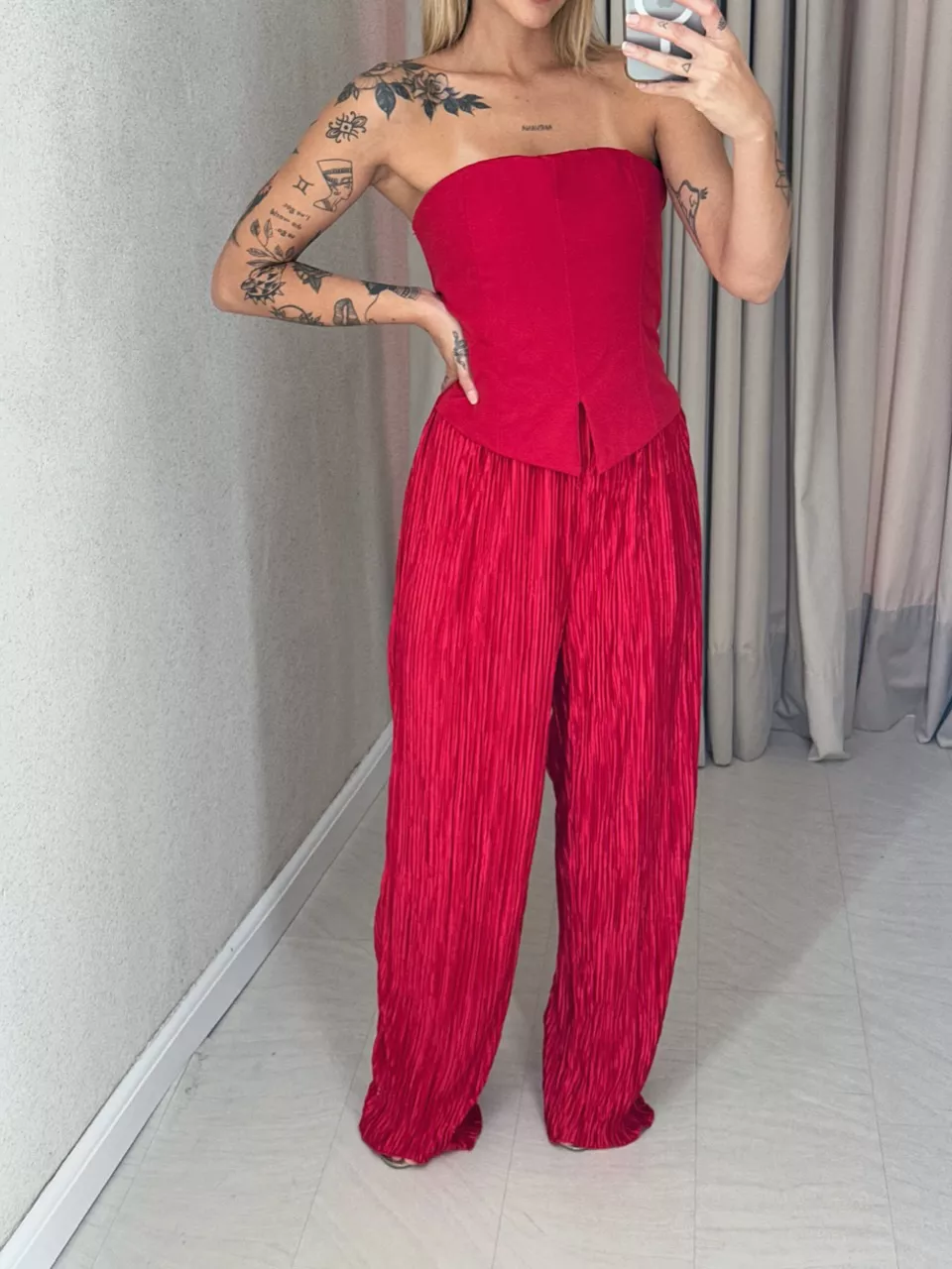 MACACÃO FERNANDA PLISSADO VERMELHO
