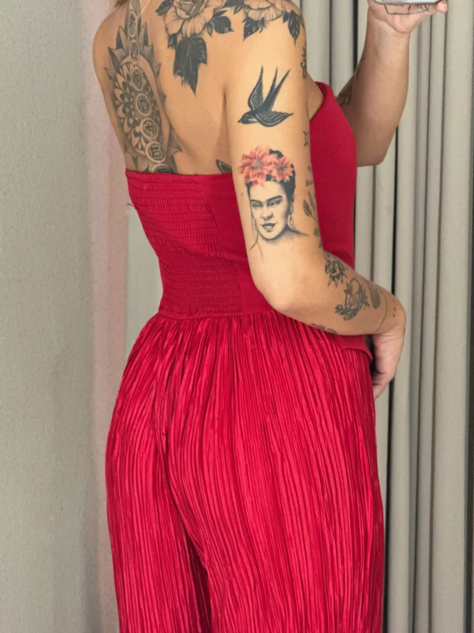 MACACÃO FERNANDA PLISSADO VERMELHO