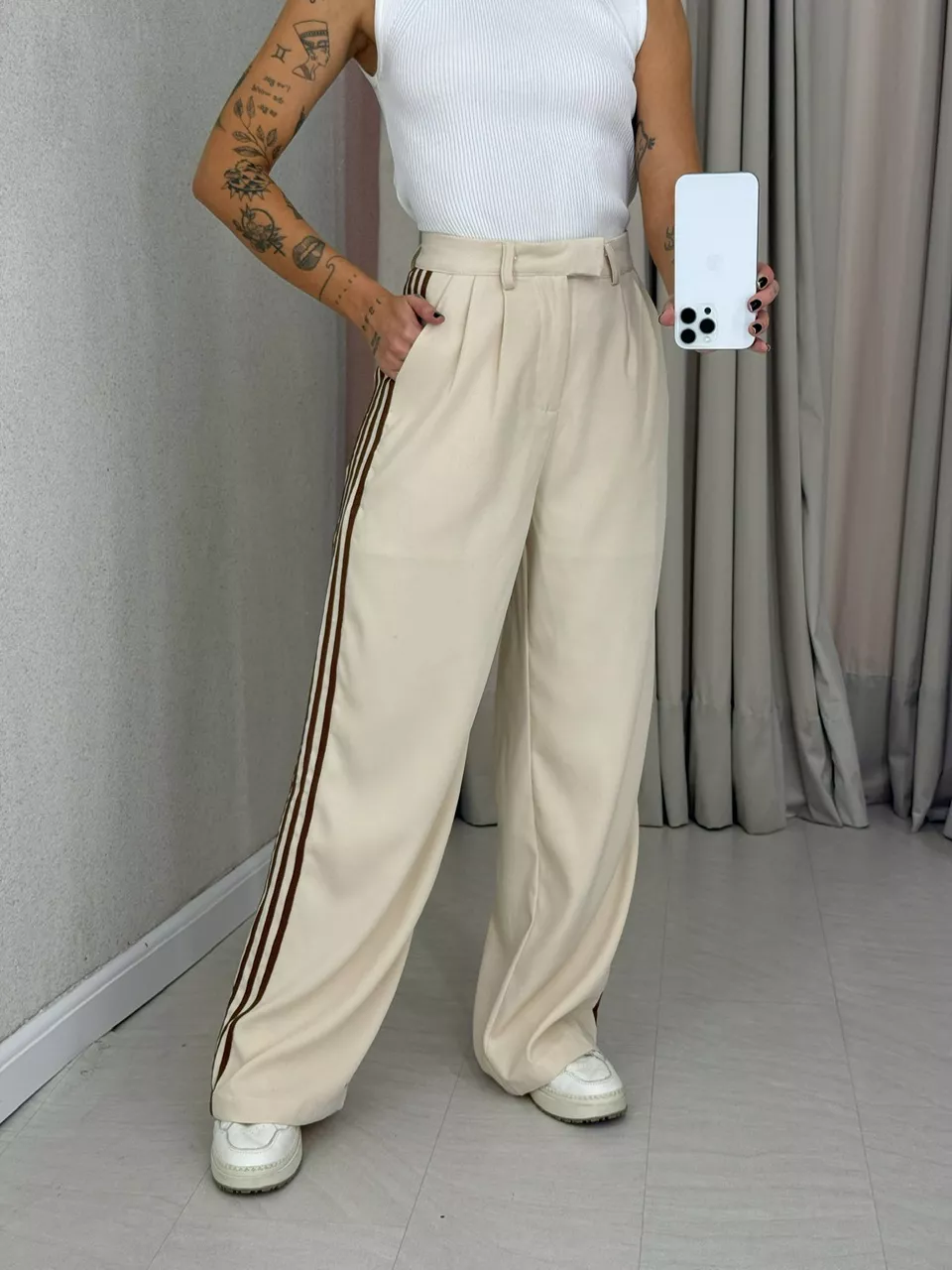 CALÇA NATALIA LISTRAS AREIA