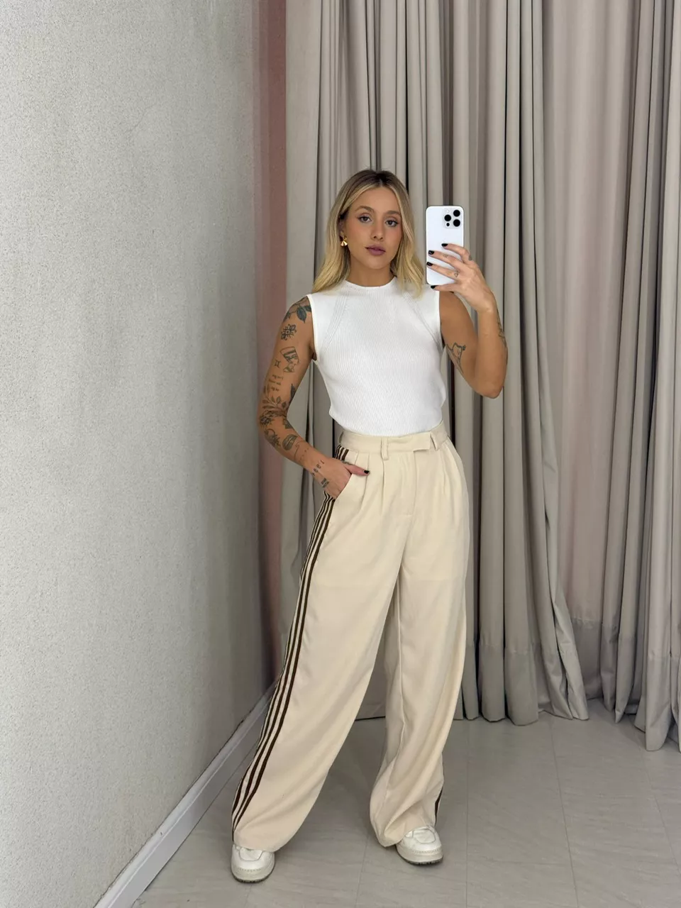 CALÇA NATALIA LISTRAS AREIA