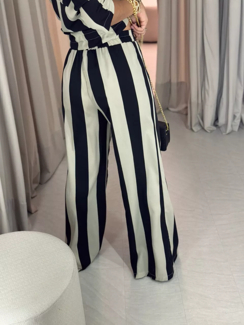 CALÇA MEG LISTRADA PRETA