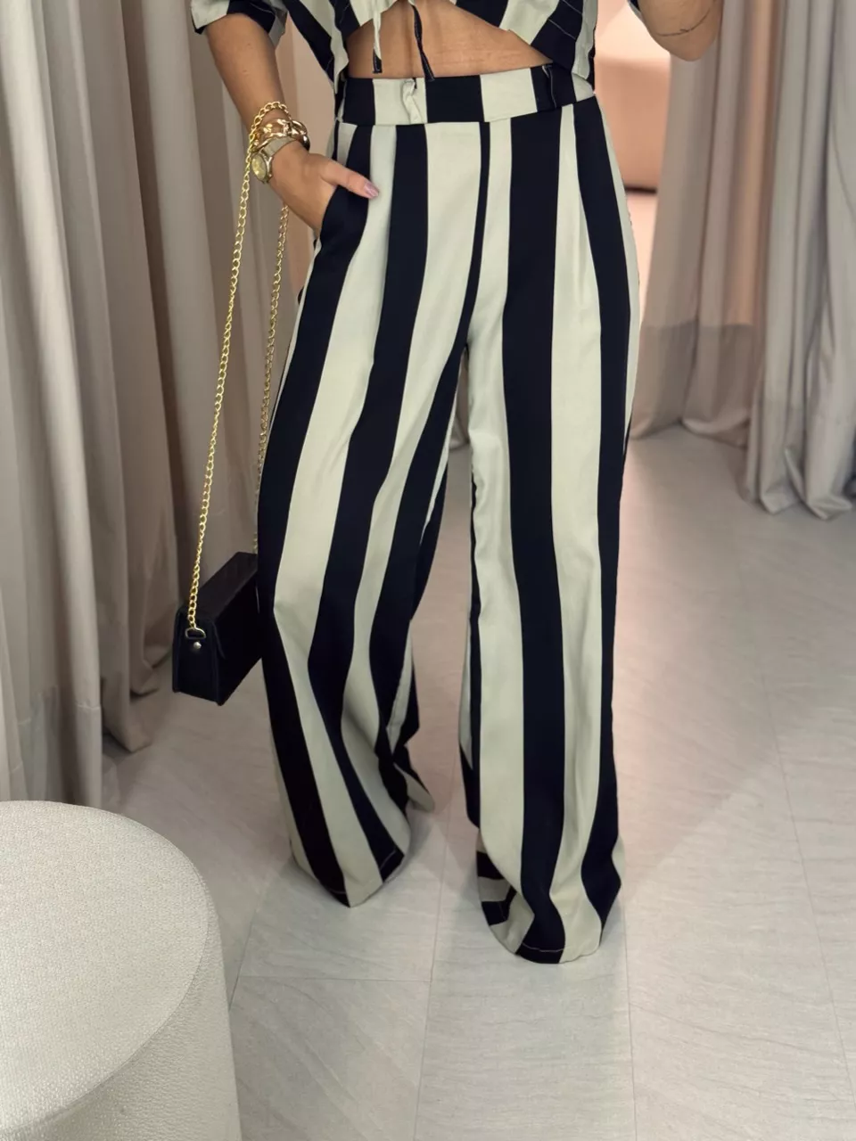 CALÇA MEG LISTRADA PRETA