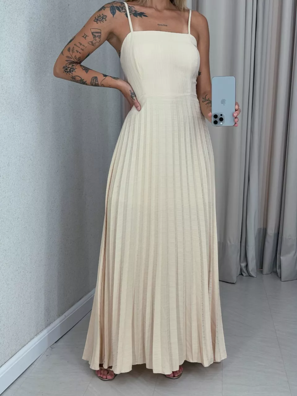VESTIDO ALINE PLISSADO NUDE