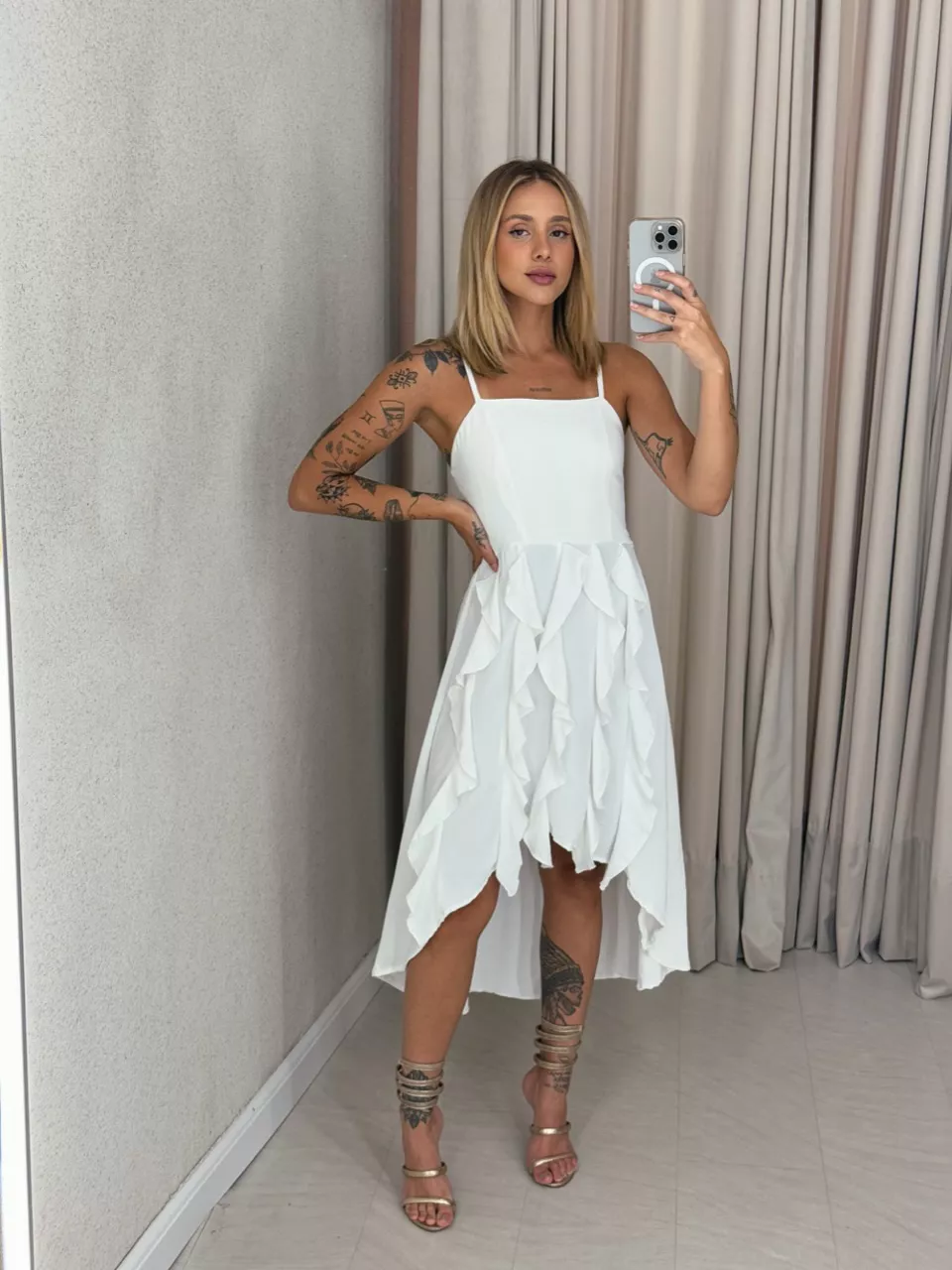 VESTIDO TÁBATA BABADOS OFF - 0058560048 - CAROLLA FERRARO
