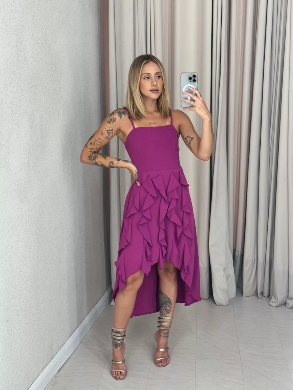 VESTIDO TÁBATA BABADOS FUCSIA - 0058560120 - CAROLLA FERRARO