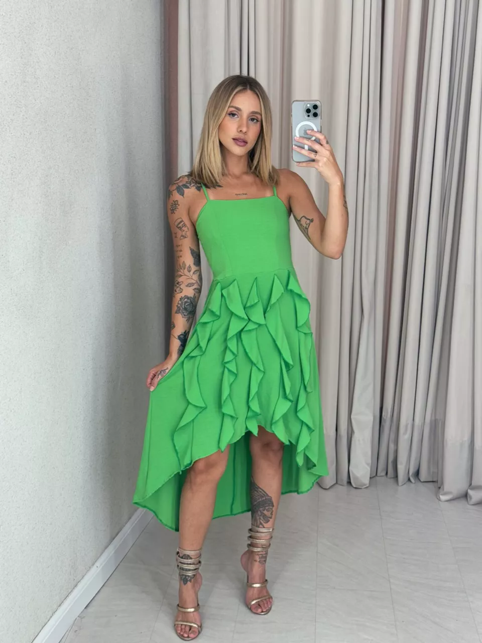 VESTIDO TÁBATA BABADOS VERDE - 0058560014 - CAROLLA FERRARO