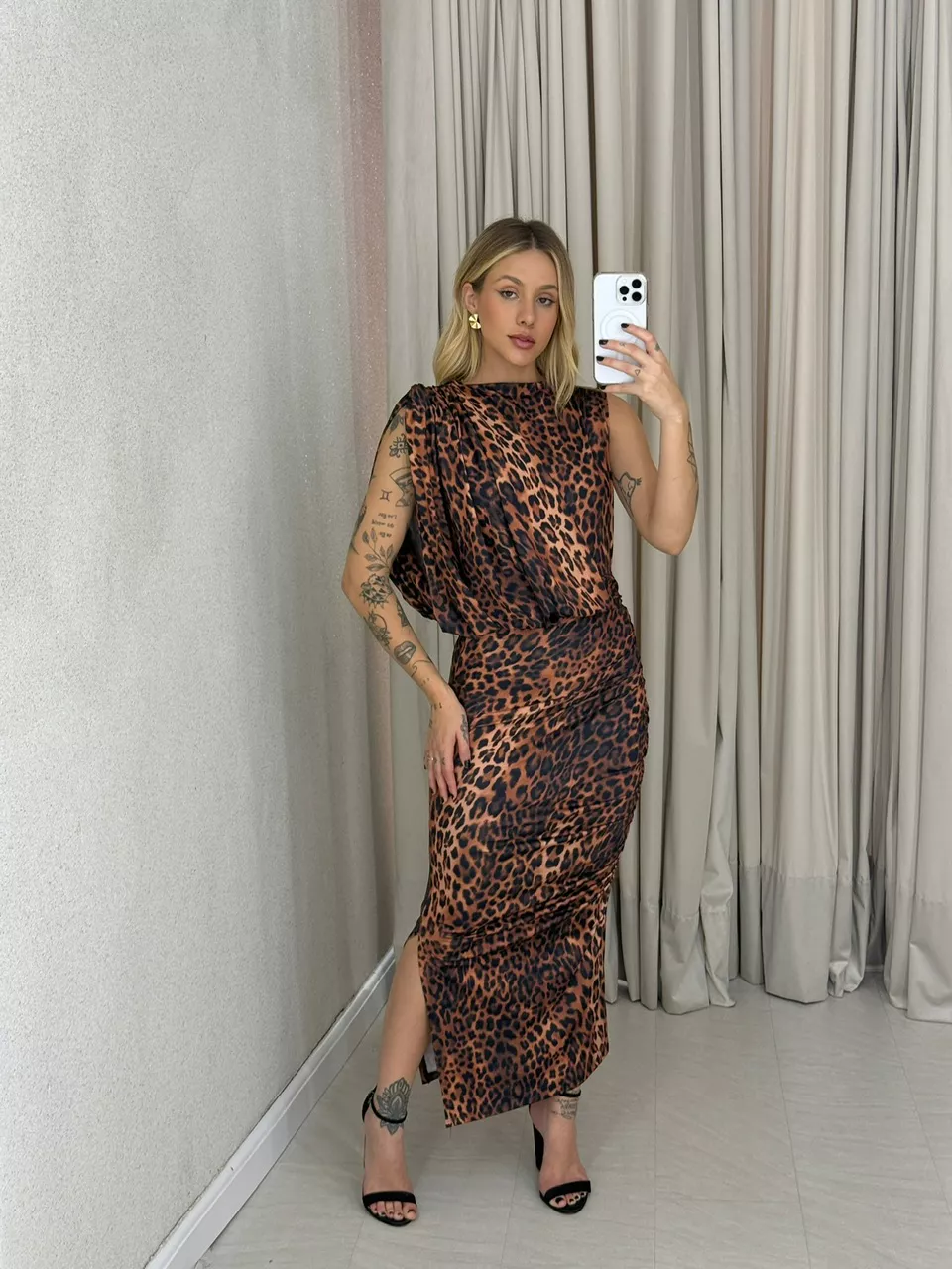 VESTIDO VIRGÍNIA DRAPEADO ONÇA - 0063500047 - CAROLLA FERRARO