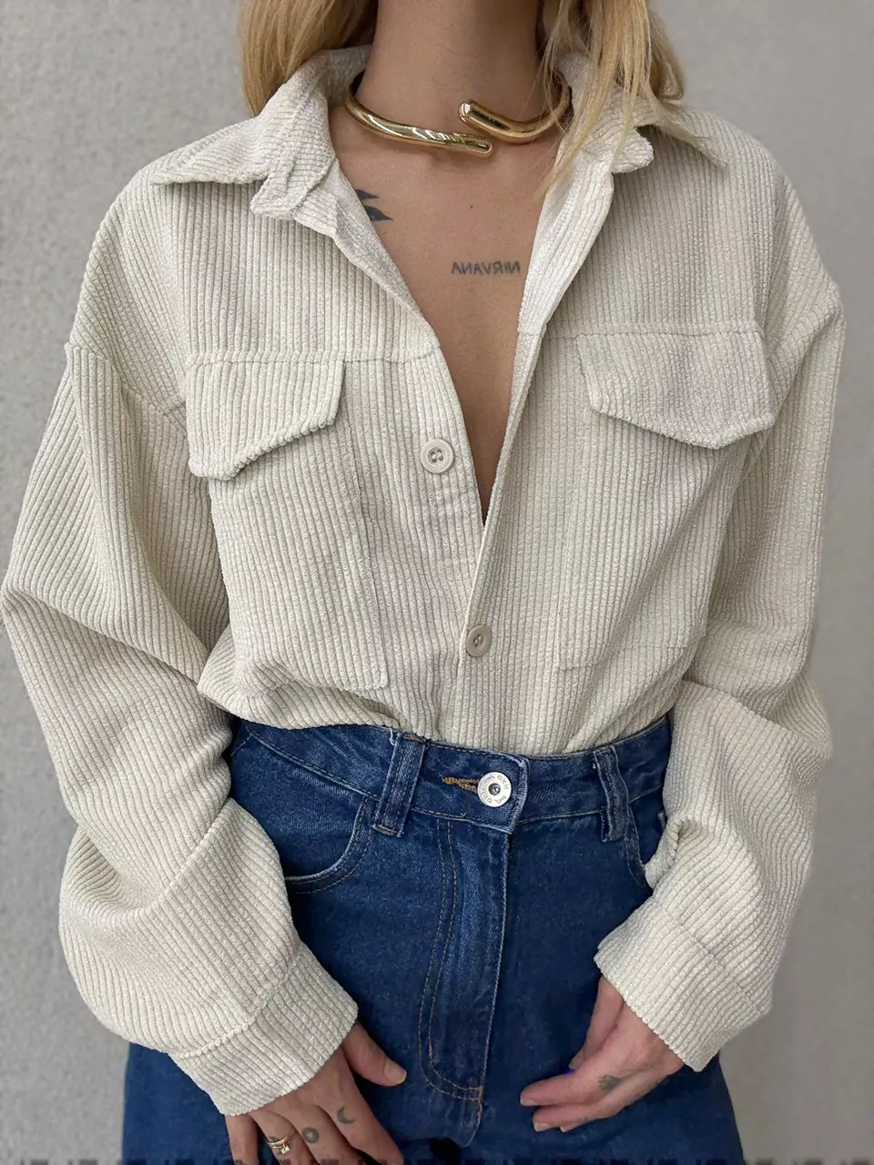 CAMISA CAETANA COTELÊ AREIA - 0064390110 - CAROLLA FERRARO