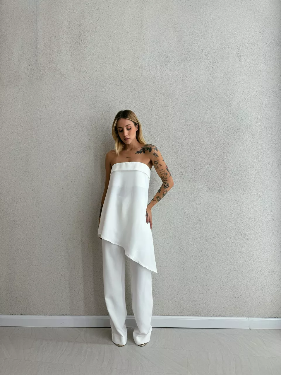CONJUNTO MIRELLA BLUSA ASSIMÉTRICA OFF - 005415004... - CAROLLA FERRARO
