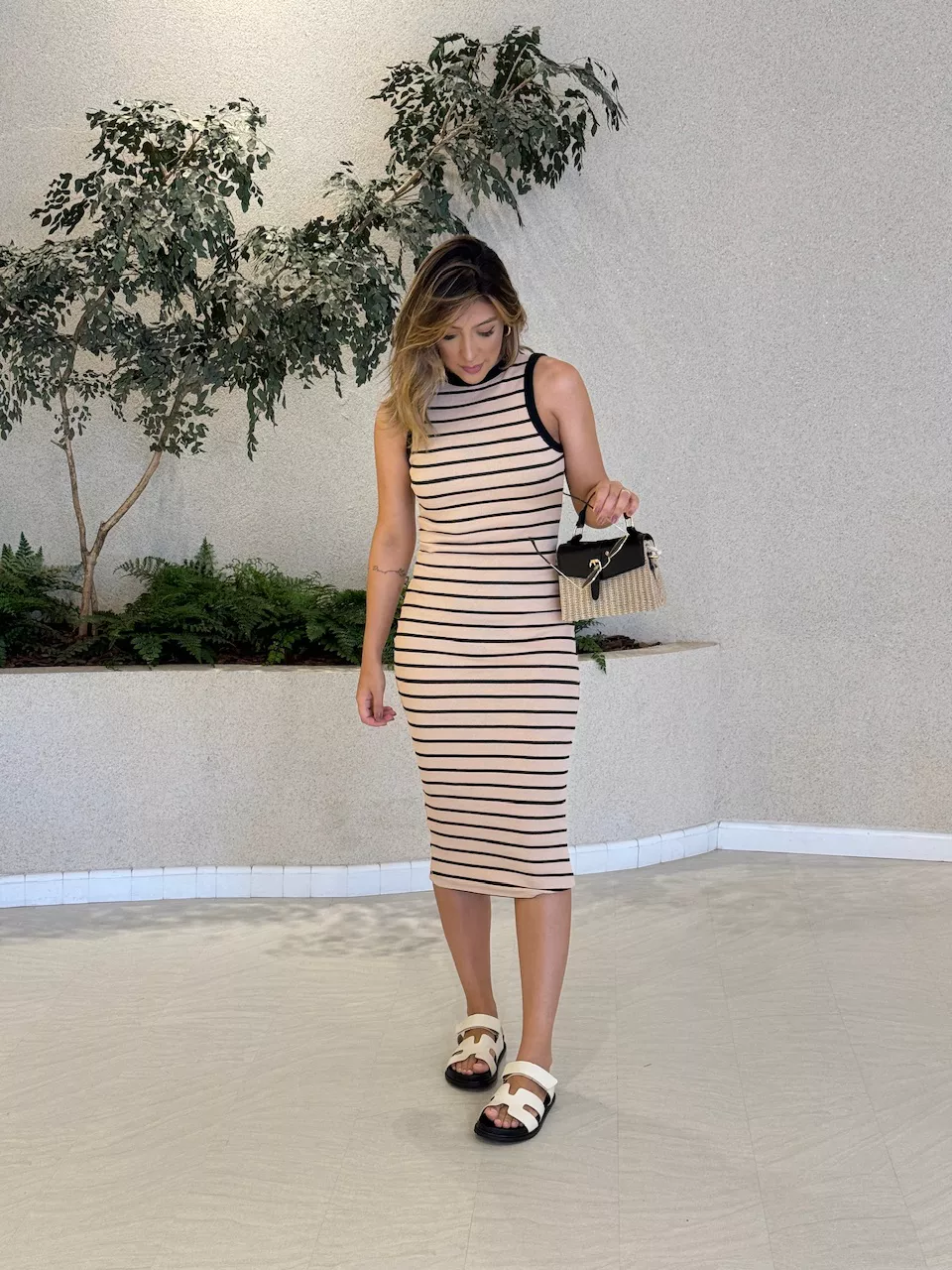 VESTIDO LAIS CANELADO NUDE LISTRADO