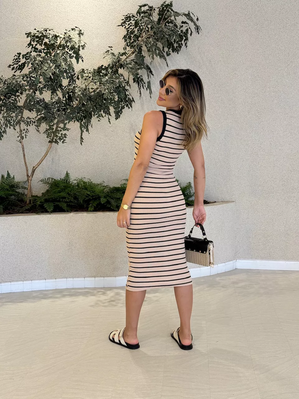 VESTIDO LAIS CANELADO NUDE LISTRADO
