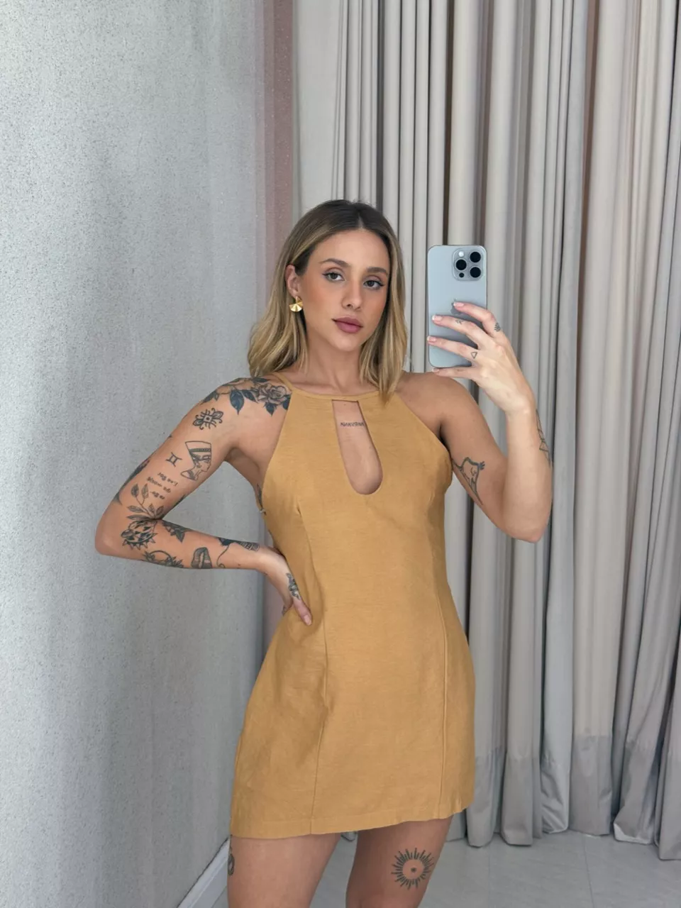 VESTIDO DALVA CURTO MOSTARDA