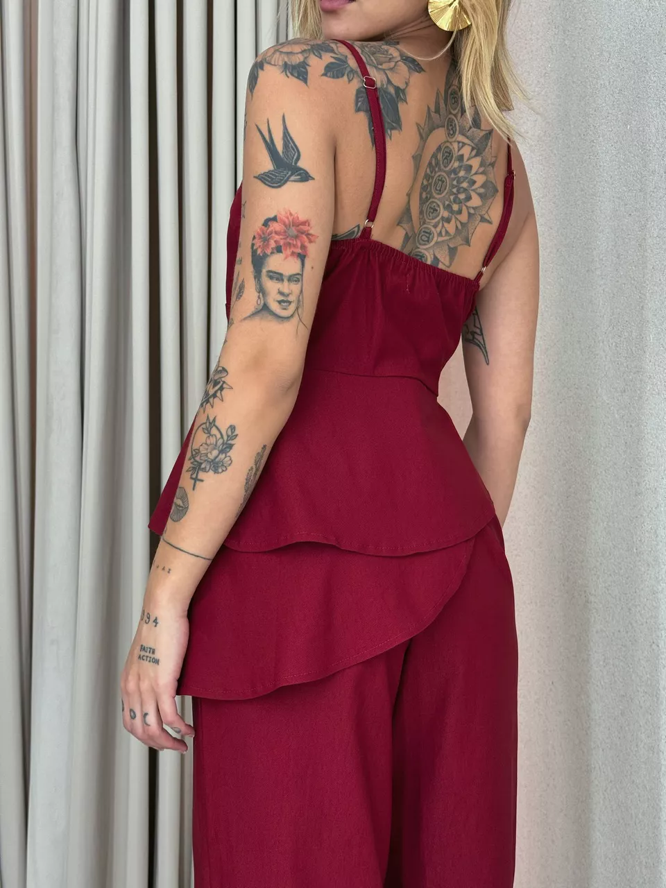 BLUSA EMANUELY ASSIMÉTRICA CHERRY RED