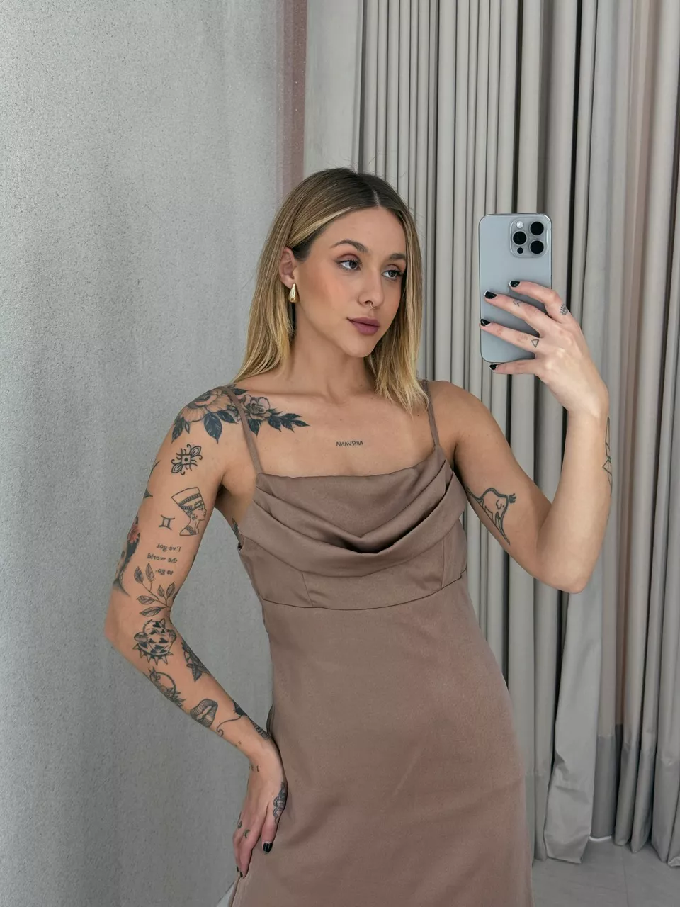 VESTIDO ISA MIDI ACETINADO NUDE