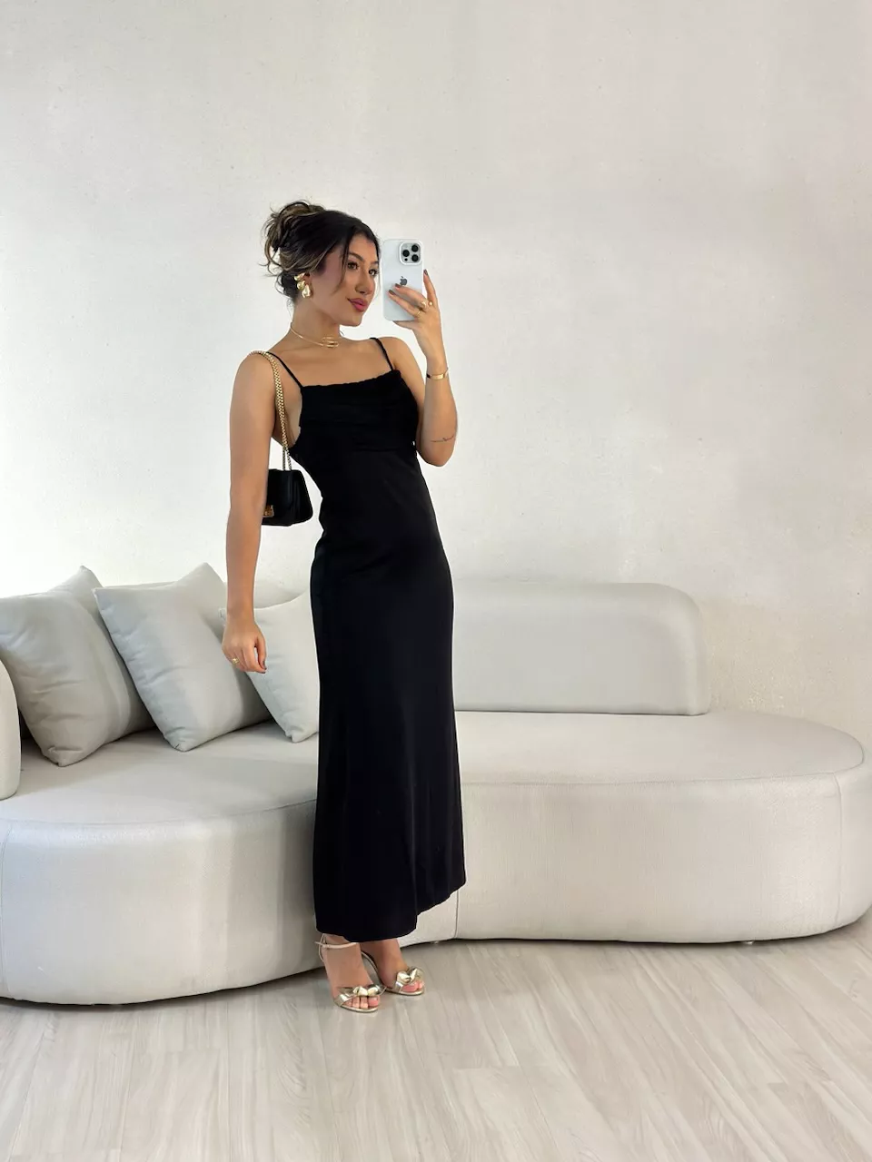 VESTIDO ISA MIDI ACETINADO PRETO - 0055460032 - CAROLLA FERRARO