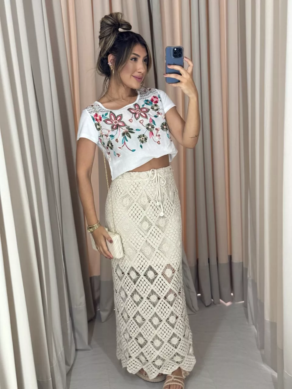 BLUSA BASIC BORDADA FLOR TURQUESA/VERMELHO