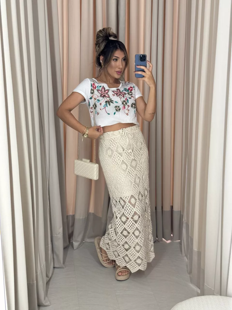 BLUSA BASIC BORDADA FLOR TURQUESA/VERMELHO
