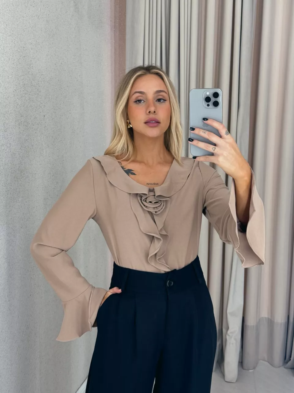 BLUSA SARA MANGA NUDE - 0061340049 - CAROLLA FERRARO