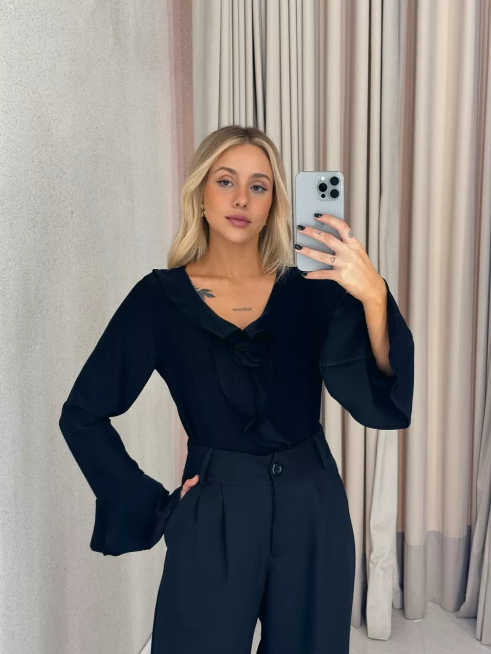 BLUSA SARA MANGA PRETO - 0061340032 - CAROLLA FERRARO