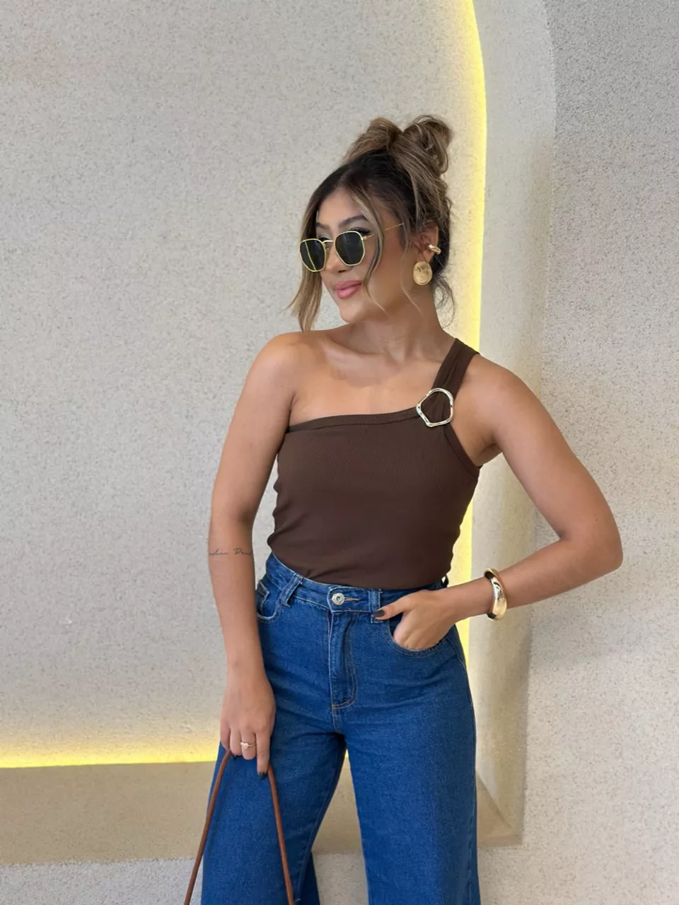 BLUSA OLIVIA NULA MANGA MARROM - 0062270054 - CAROLLA FERRARO
