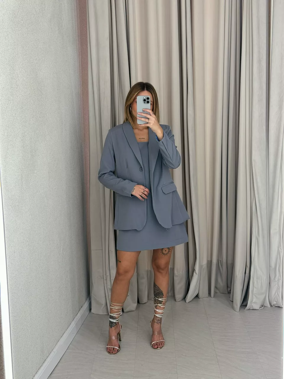 CONJUNTO VESTIDO COM BLAZER CINZA