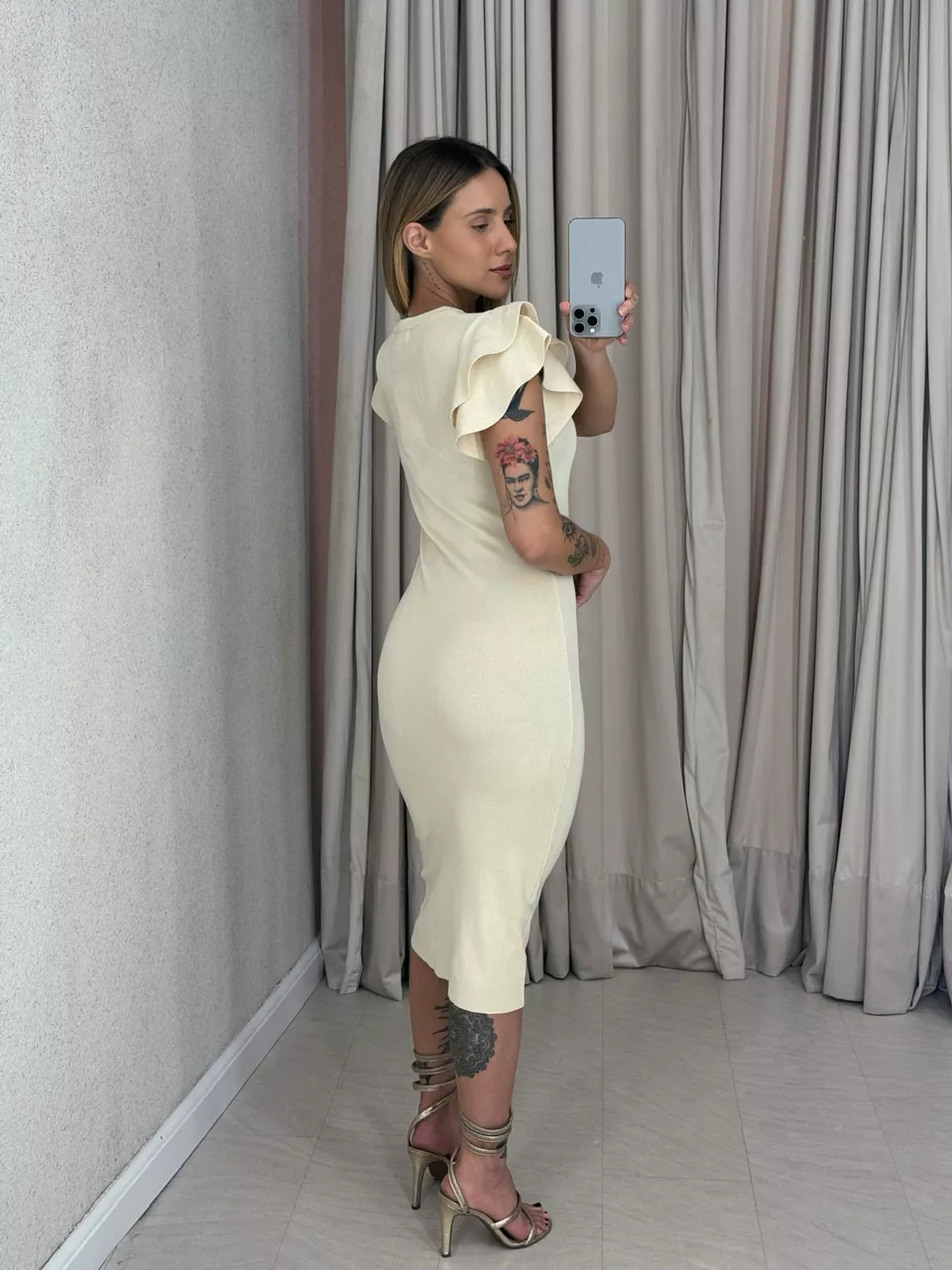 VESTIDO JANE MANGA BABADOS Palha