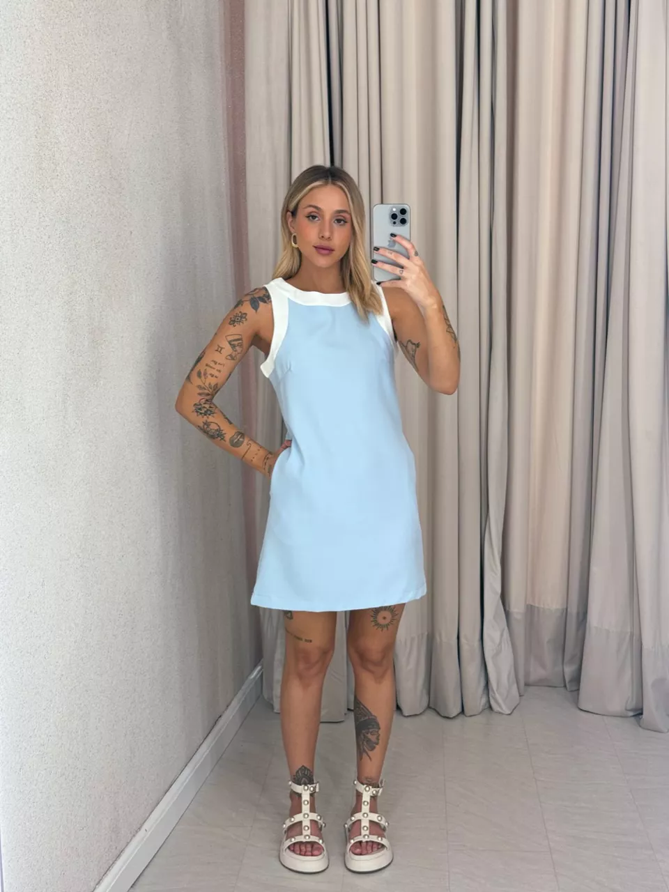 VESTIDO JANAÍNA CURTO BABY BLUE - 0061480365 - CAROLLA FERRARO