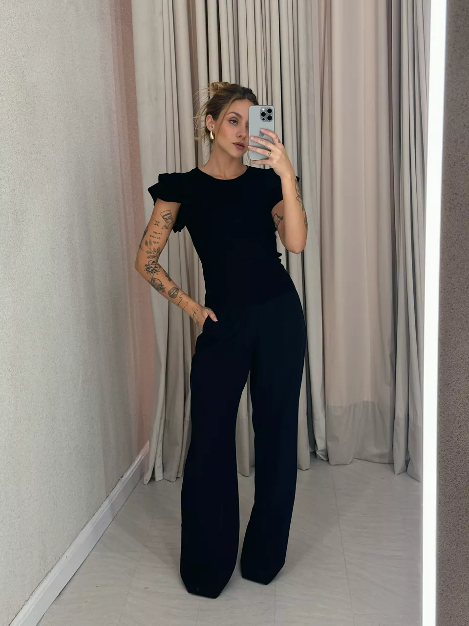 BLUSA MANGA BABADO PRETA