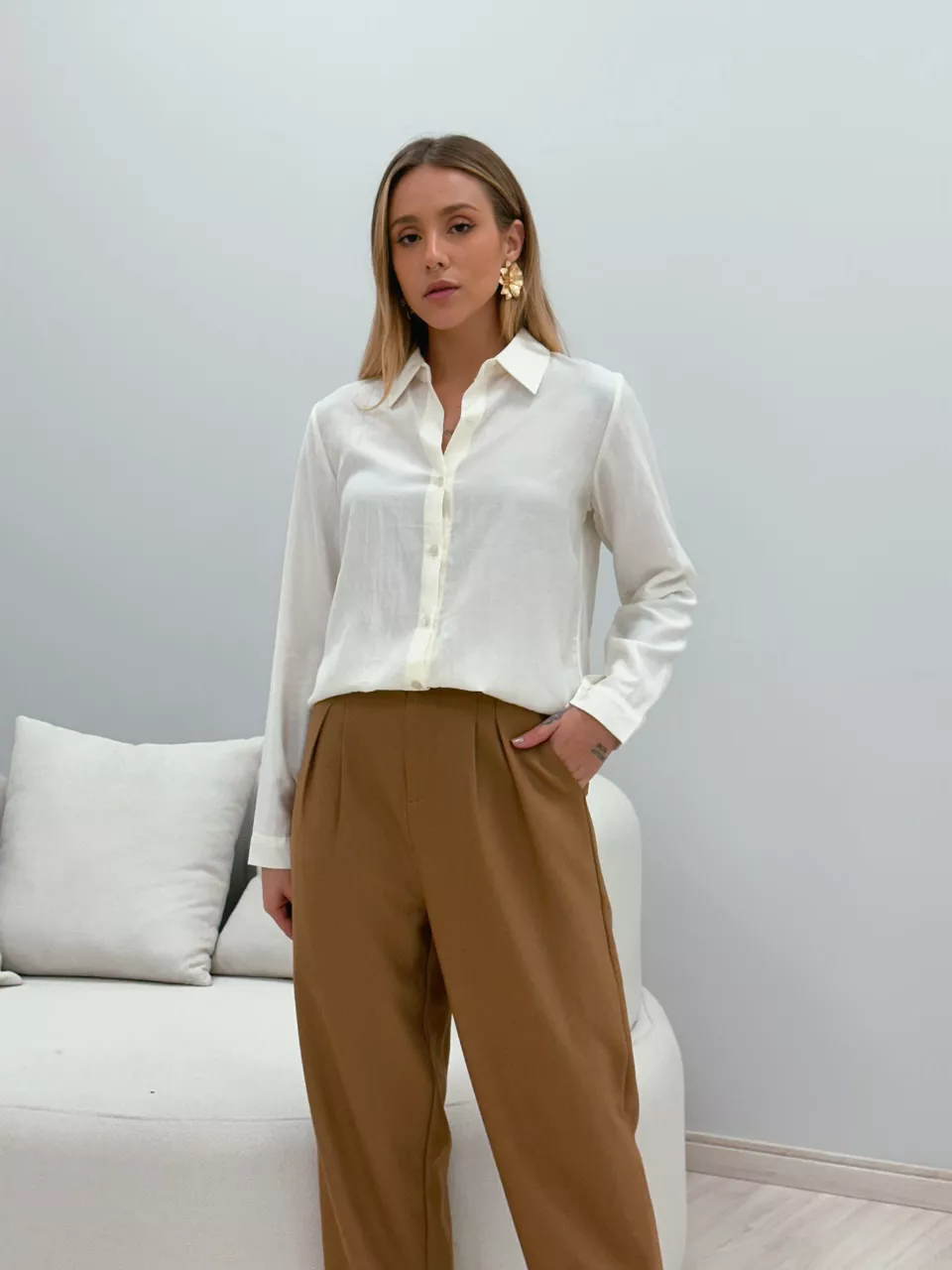 CAMISA LARA LISA MARFIM - 0048810056 - CAROLLA FERRARO